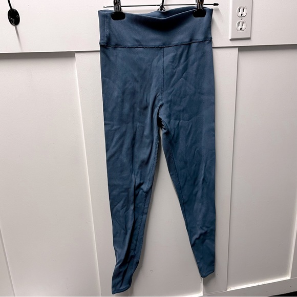 ⬇️$35 Abercrombie & Fitch blue leggings size L - Picture 2 of 5
